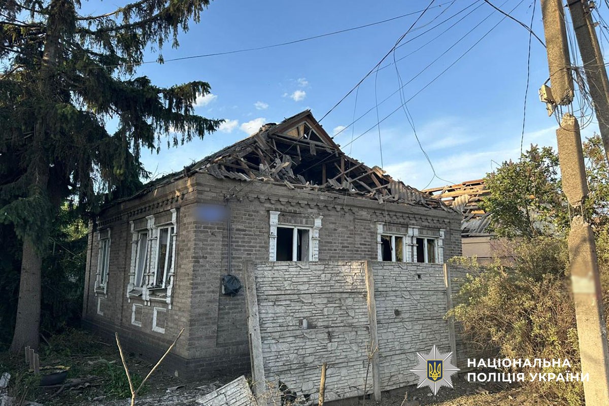 Окупанти атакували Донеччину: поранені 11 людей, пошкоджені будинки (фото) - Фото №1
