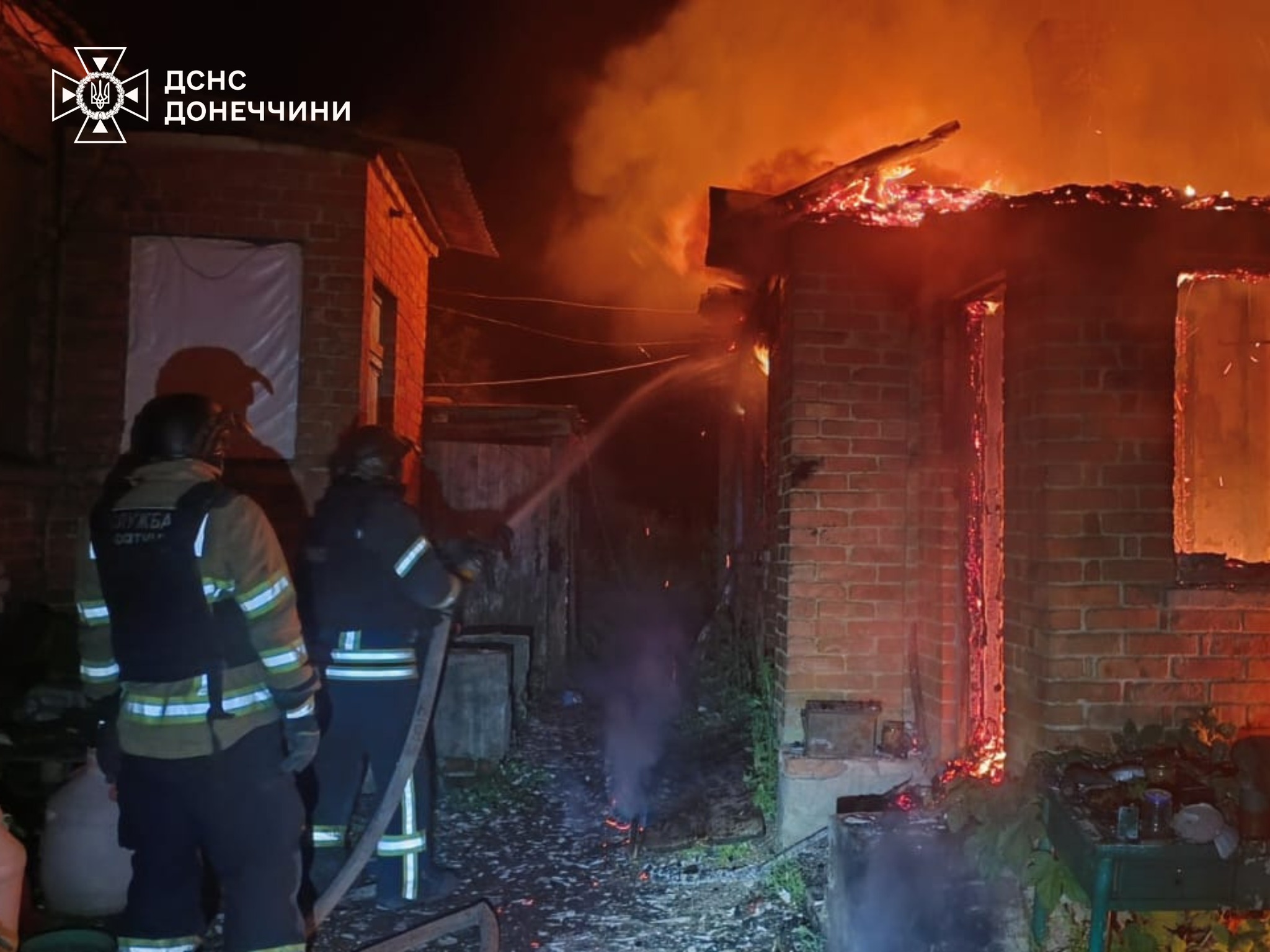 Дві пожежі у Слов’янську та Святогірській громаді: рятувальники ліквідували займання (фото) - Фото №1