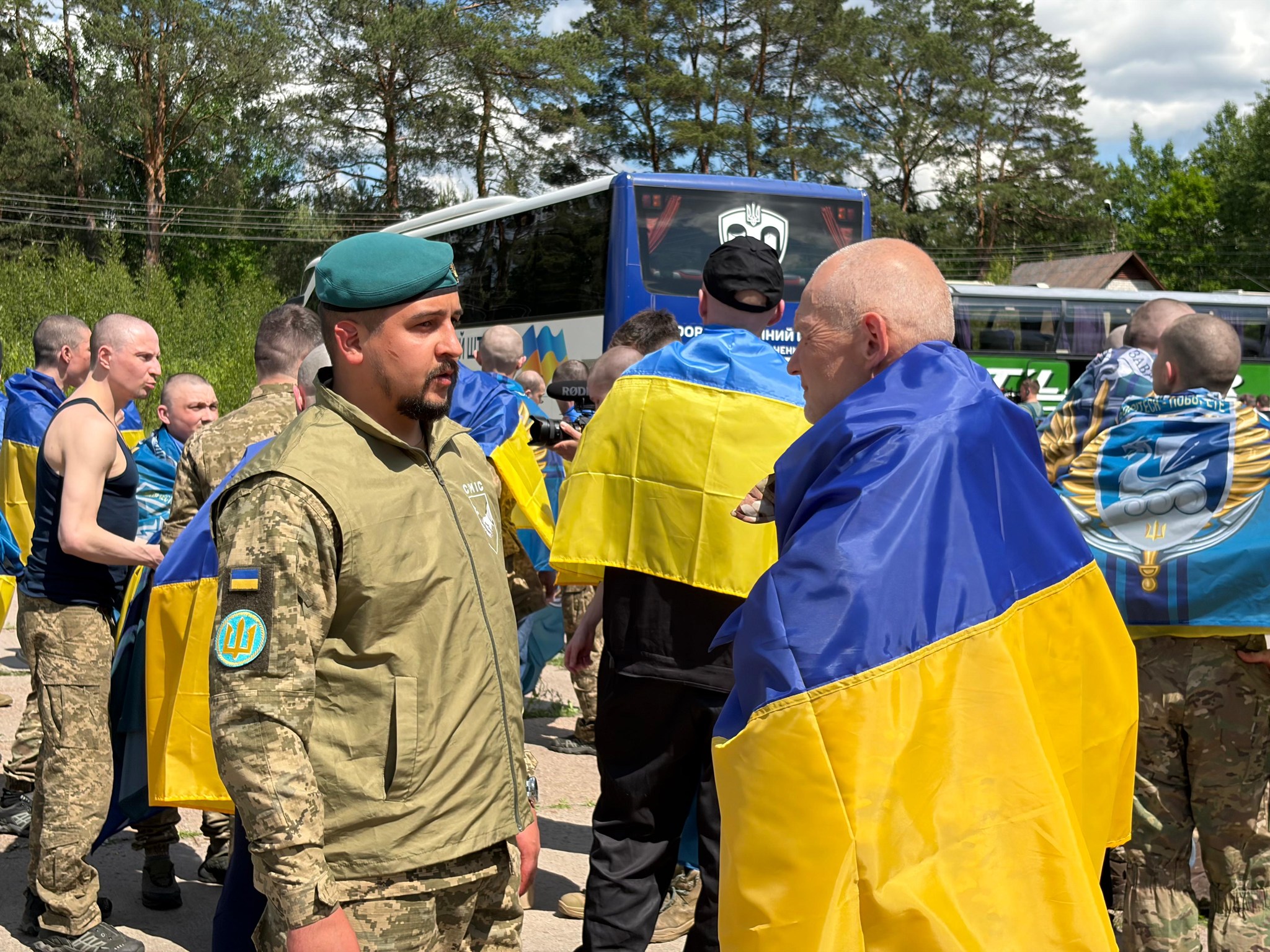 Серед визволених – учасник повітряного мосту до «Азовсталі»: з полону повернули 186 захисників (фото) - Фото №2