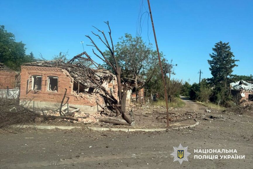 Атакували дронами та авіабомбами: росіяни обстріляли п'ять населених пунктів Донеччини (фото) - Фото №4