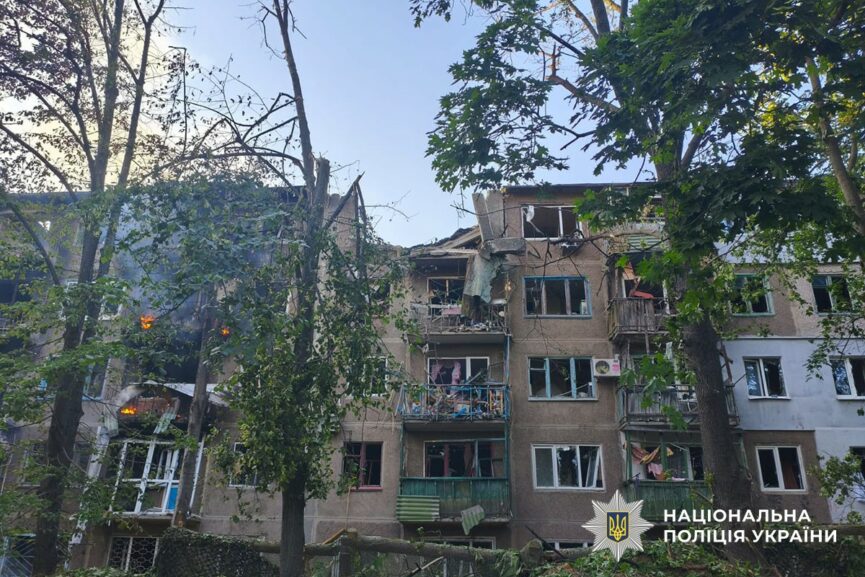 Атакували дронами та авіабомбами: росіяни обстріляли п'ять населених пунктів Донеччини (фото) - Фото №1