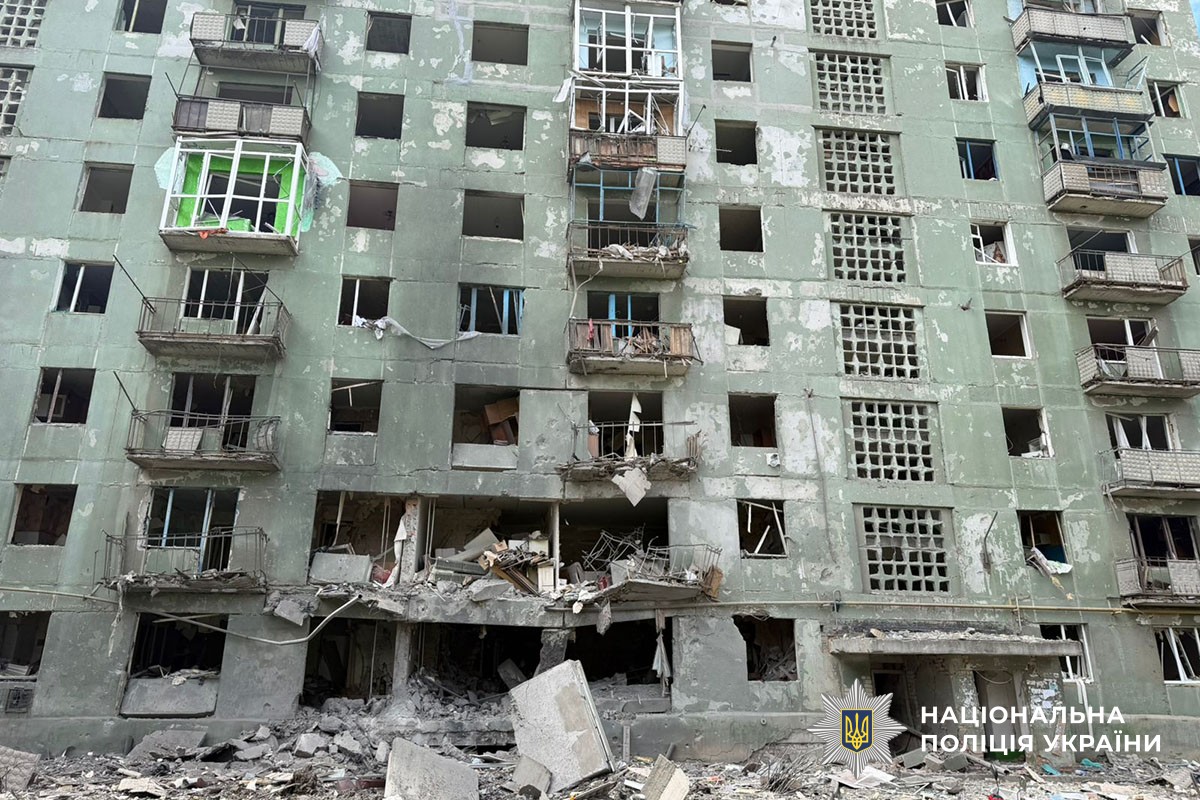 Пошкодили 14 будинків, є загиблий та поранені: окупанти атакували Донеччину (фото) - Фото №1