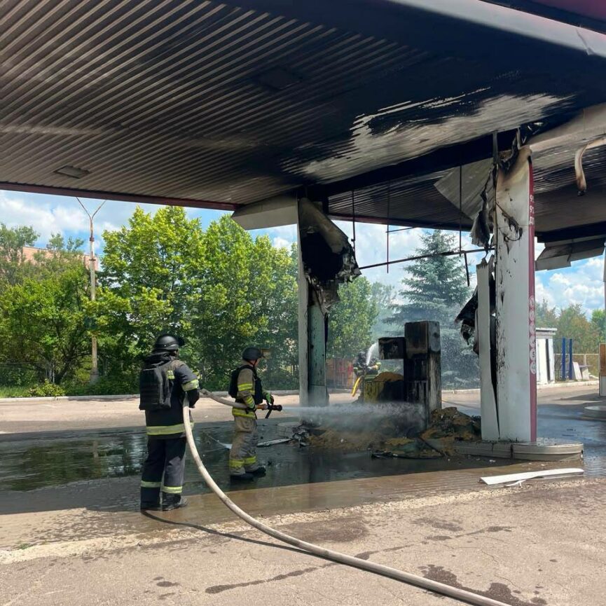 Один загиблий та один поранений: Краматорськ за добу пережив вісім атак дронів - Фото №1