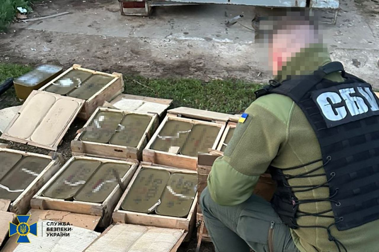 Вивозили зброю з фронту для продажу: у Краматорську затримали військових (фото) - Фото №1
