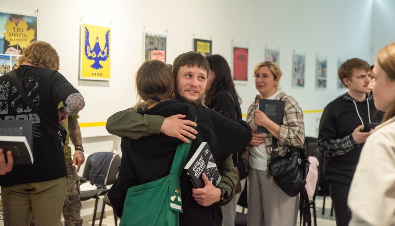 «Вільні духом»: презентували книгу про захисників Маріуполя (фото) - Фото №1